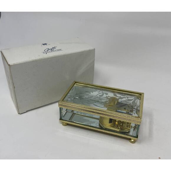 Vintage NEW Elegant Etched Glass MUSIC BOX Avon Gift TRINKET Jewelry Boxed - Picture 1 of 13